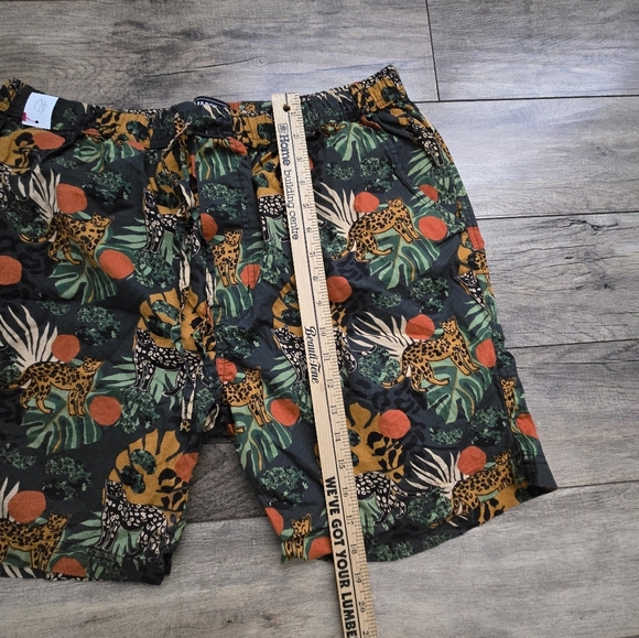 MASSIVE brand shorts size xlarge green, orange - Picture 9 of 10